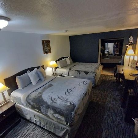 Hotel 2 Queen Beds Hotel Room 126 Wi-Fi Booking スティルウォーター エクステリア 写真