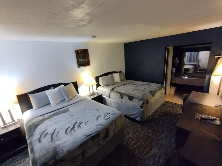 Hotel 2 Queen Beds Hotel Room 126 Wi-Fi Booking スティルウォーター エクステリア 写真